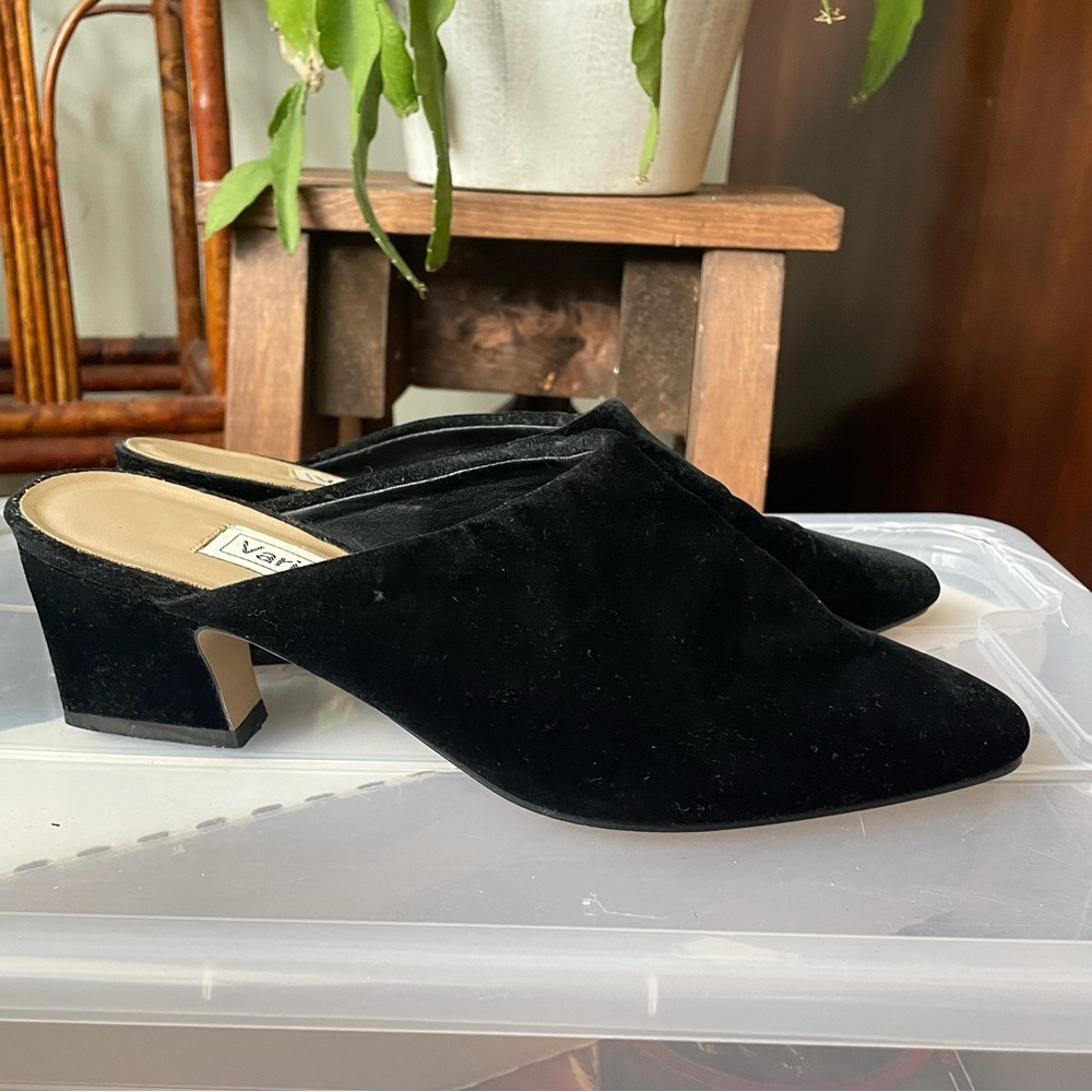 Vintage 90s/Y2K Black Velvet Mules size 6